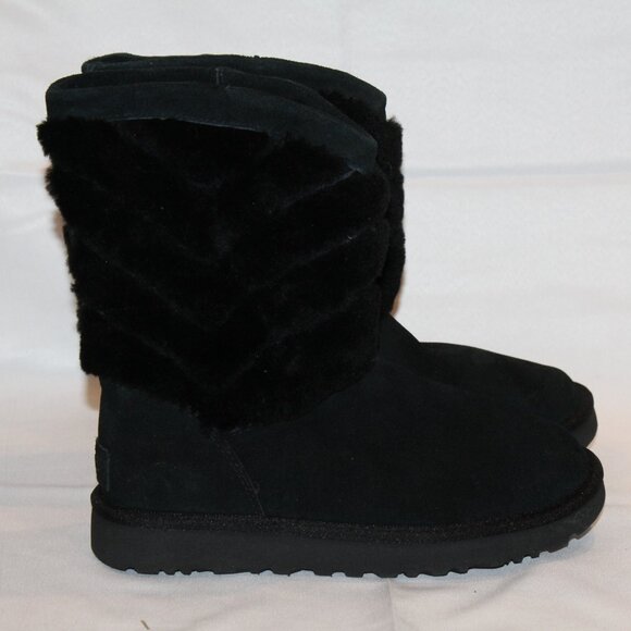 UGG WOMEN'S TANIA CLASSIC SHORT SHEARLING SUEDE WINTER BOOTS BLACK SZ‎ 6 - Picture 3 of 6